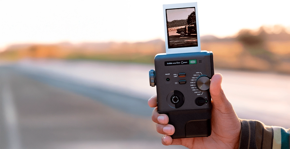 Гибридный фотоаппарат моментальной печати Fujifilm Instax Mini Evo Cinema чёрный Гибридный фотоаппарат моментальной печати Fujifilm Instax Mini Evo Cinema чёрный - 1